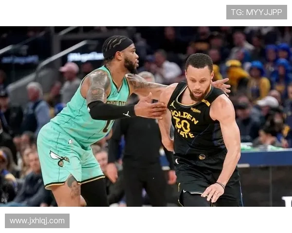 勇士队与黄蜂的激烈对决展现篮球魅力与团队精神的巅峰时刻